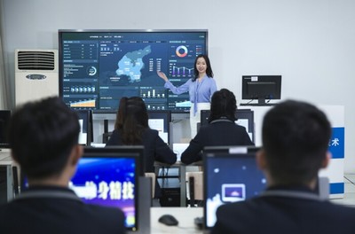 專業(yè)不感興趣？轉(zhuǎn)學(xué)來(lái)重慶新華，探索互聯(lián)網(wǎng)技術(shù)與軟件開發(fā)新天地